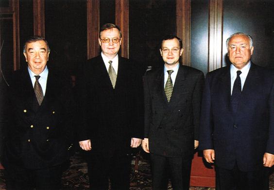 Кириенко в 1998 году фото